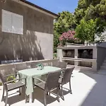 Awesome In With House Sea View Apartmán