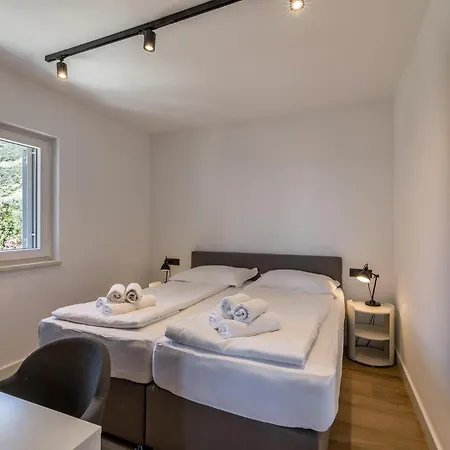 Daire Awesome In With House Sea View Potomje