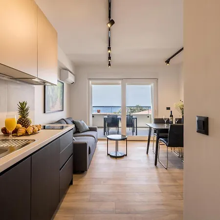 Daire Awesome In With House Sea View Potomje